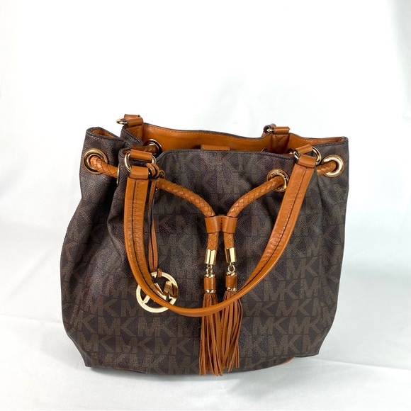 Michael Kors Collection, Bucket bag and wallet - Picture 12 of 16